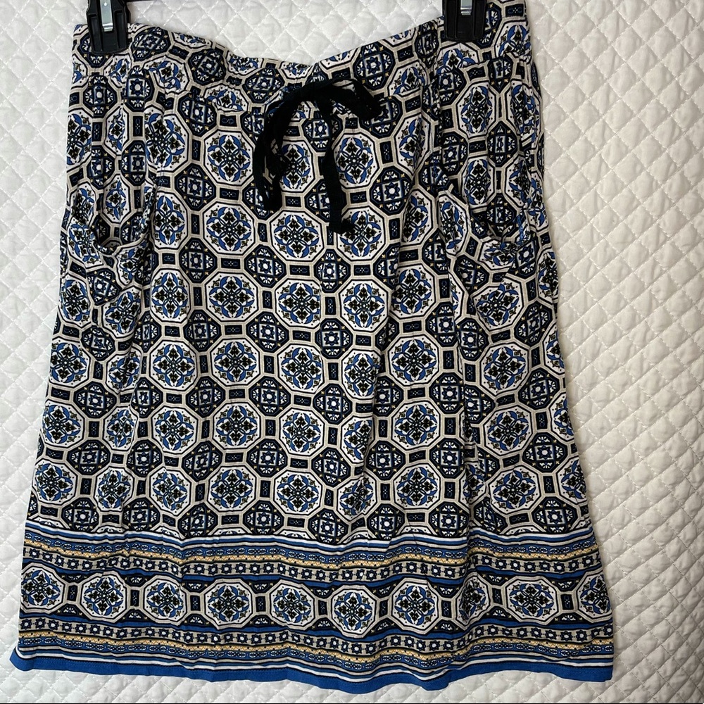 Max Studio. Geometric pattern above-knee skirt. Pockets. Elastic waist. EZ. Med.